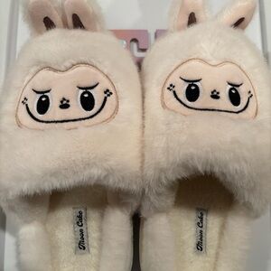 Moon Cake Labubu type women’s cozy slippers / size large 9/10 / NEW with tags